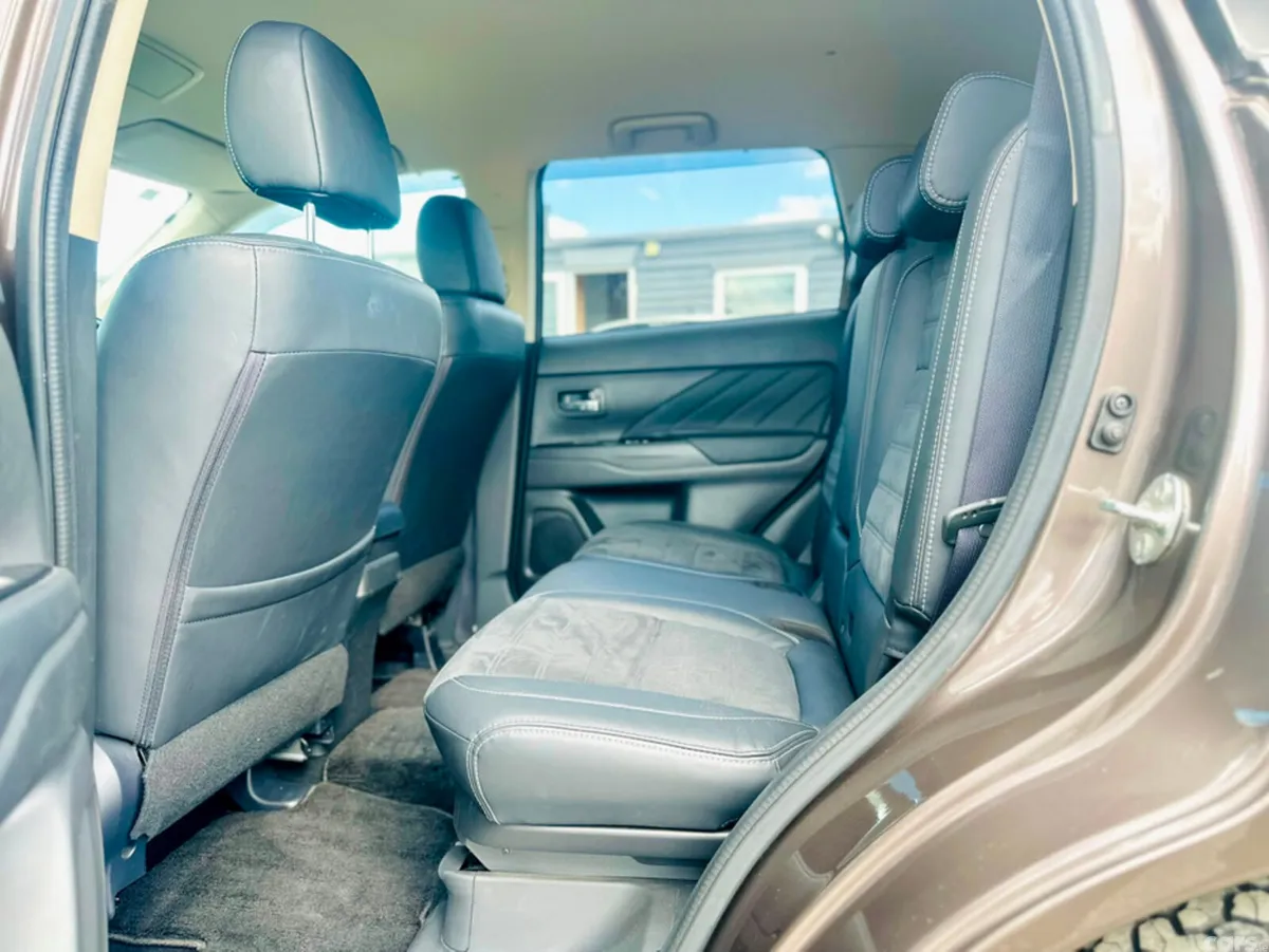 Mitsubishi Outlander SUV, Petrol Hybrid, 2016, Brown