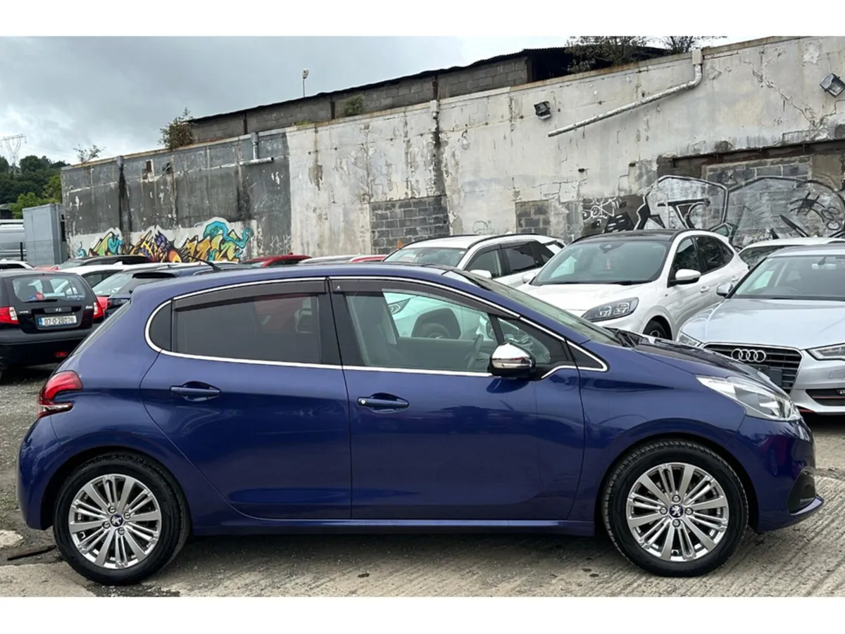 Peugeot 208 Hatchback, Petrol, 2016, Blue