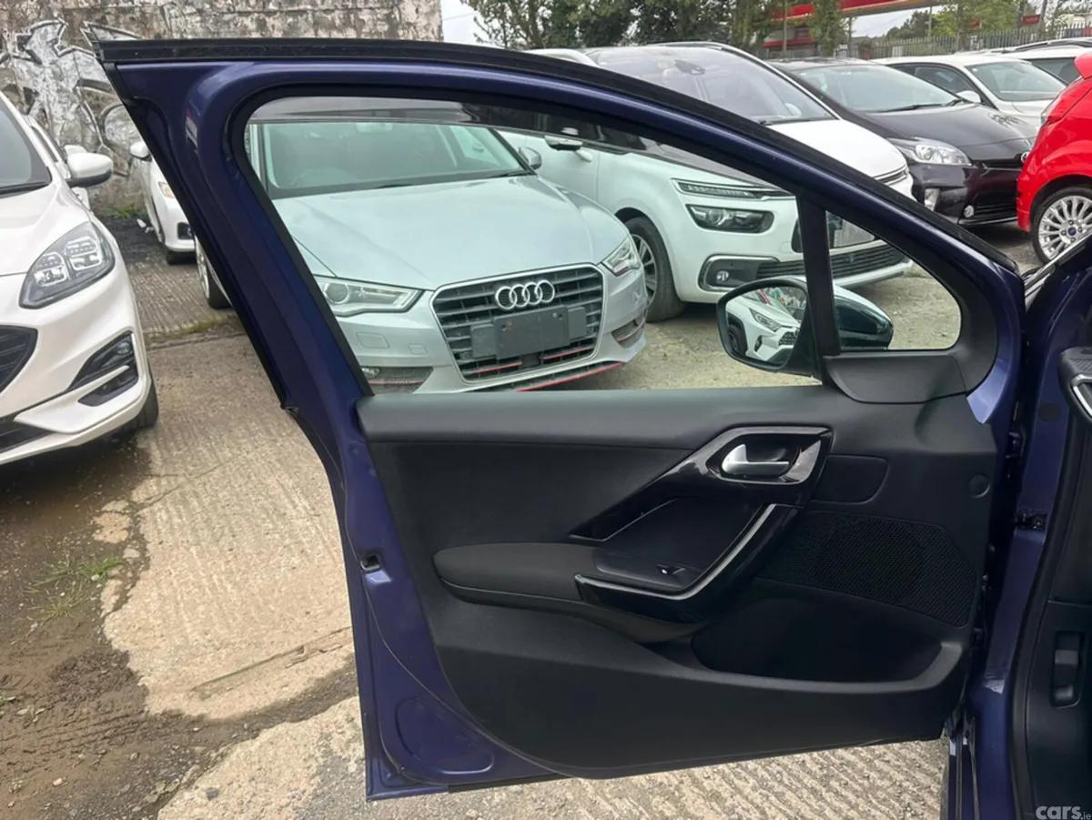 Peugeot 208 Hatchback, Petrol, 2016, Blue