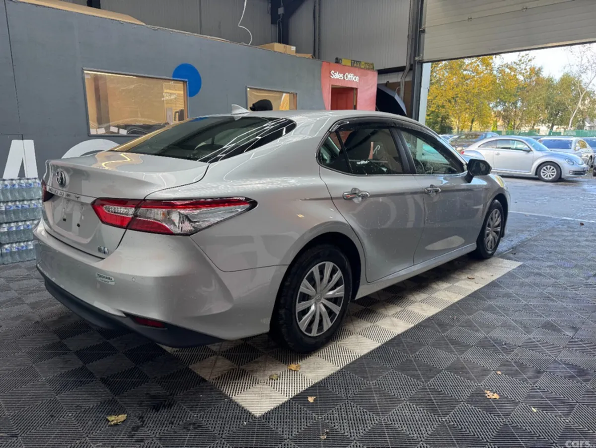 Toyota Camry Saloon, Petrol Hybrid, 2021, Silver