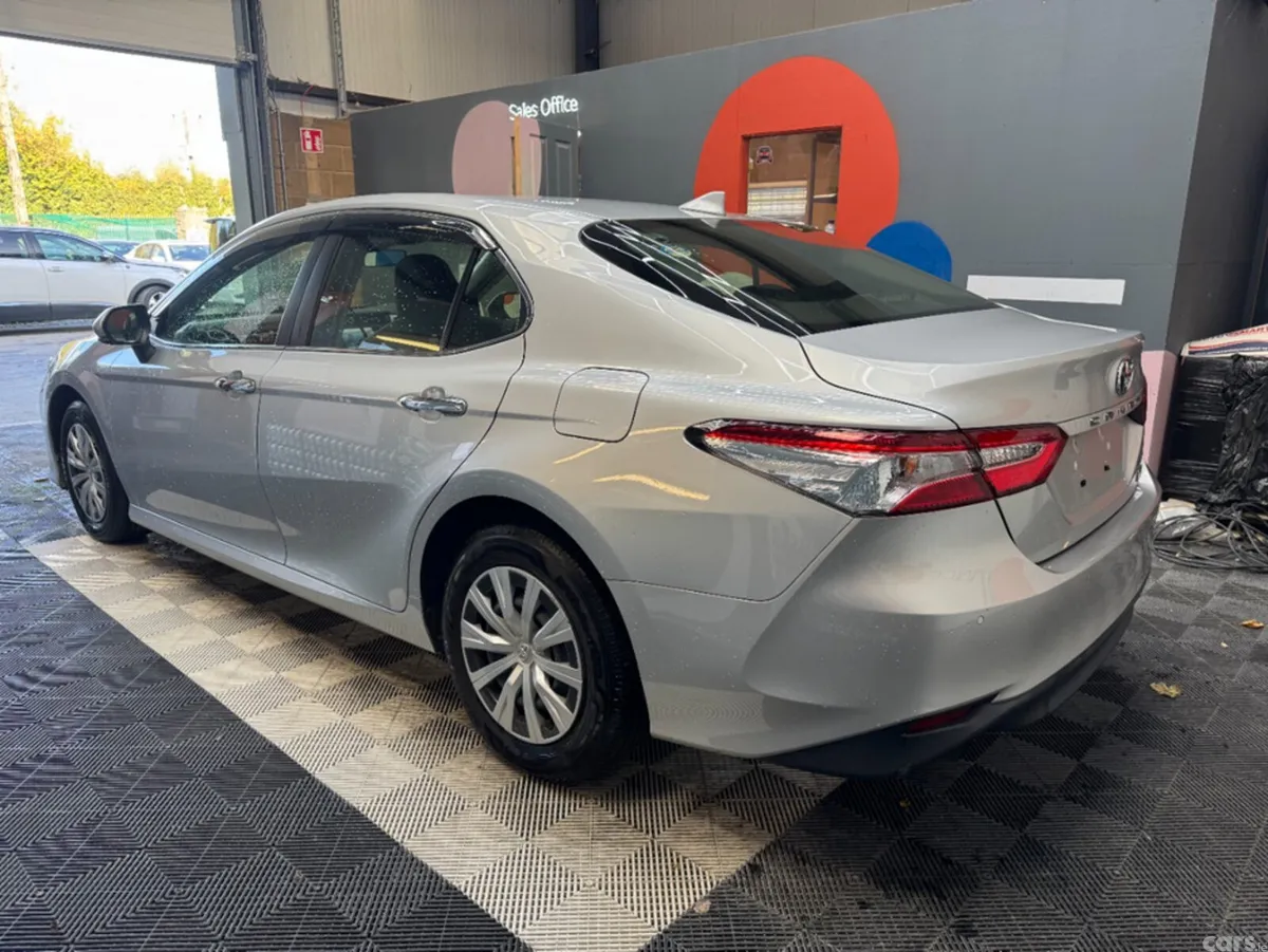 Toyota Camry Saloon, Petrol Hybrid, 2021, Silver