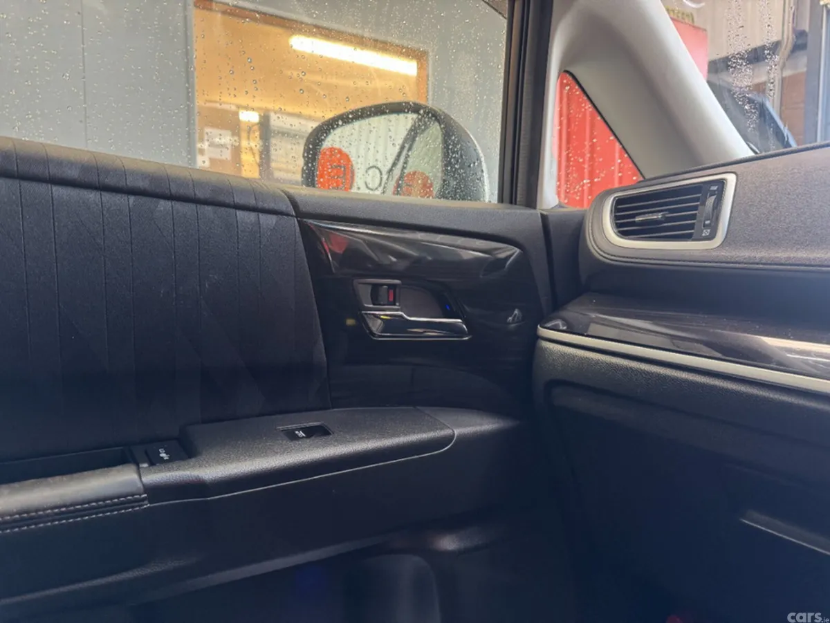 Honda Odyssey MPV, Petrol Hybrid, 2019, White