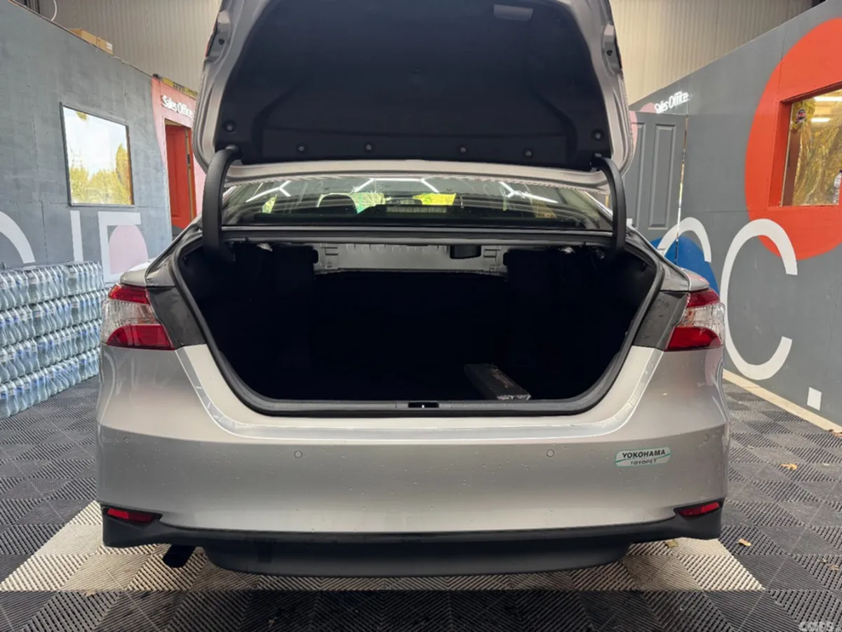 Toyota Camry Saloon, Petrol Hybrid, 2021, Silver