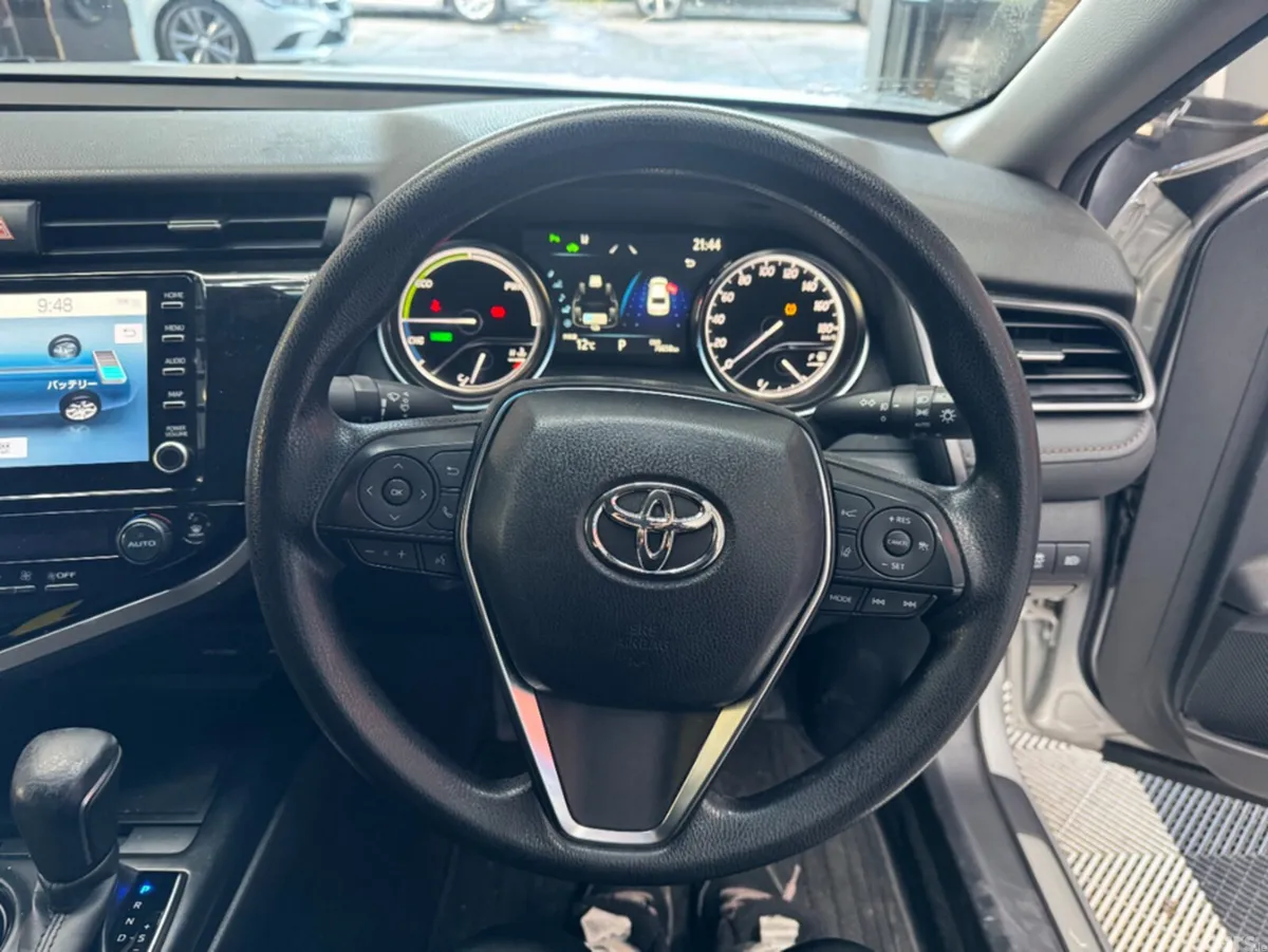 Toyota Camry Saloon, Petrol Hybrid, 2021, Silver