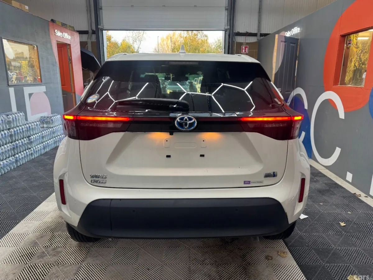 Toyota Yaris Cross SUV, Petrol Hybrid, 2021, White