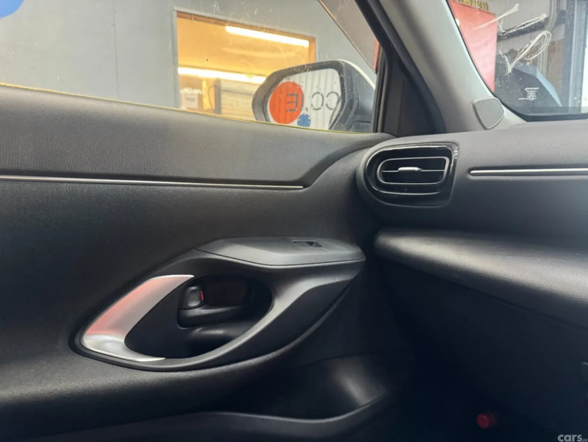 Toyota Yaris Cross SUV, Petrol Hybrid, 2021, White