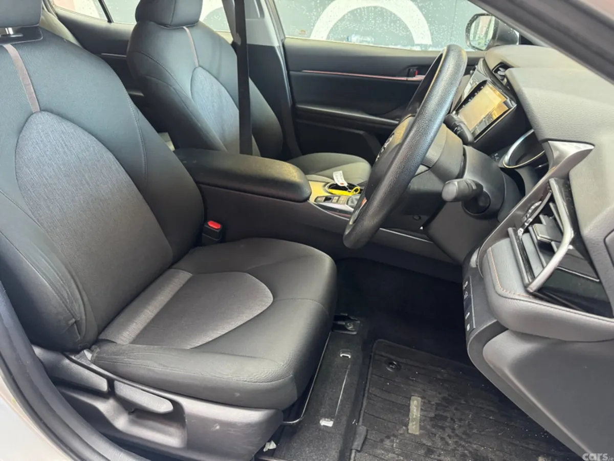 Toyota Camry Saloon, Petrol Hybrid, 2021, Silver