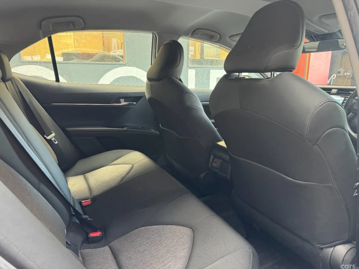 Toyota Camry Saloon, Petrol Hybrid, 2021, Silver