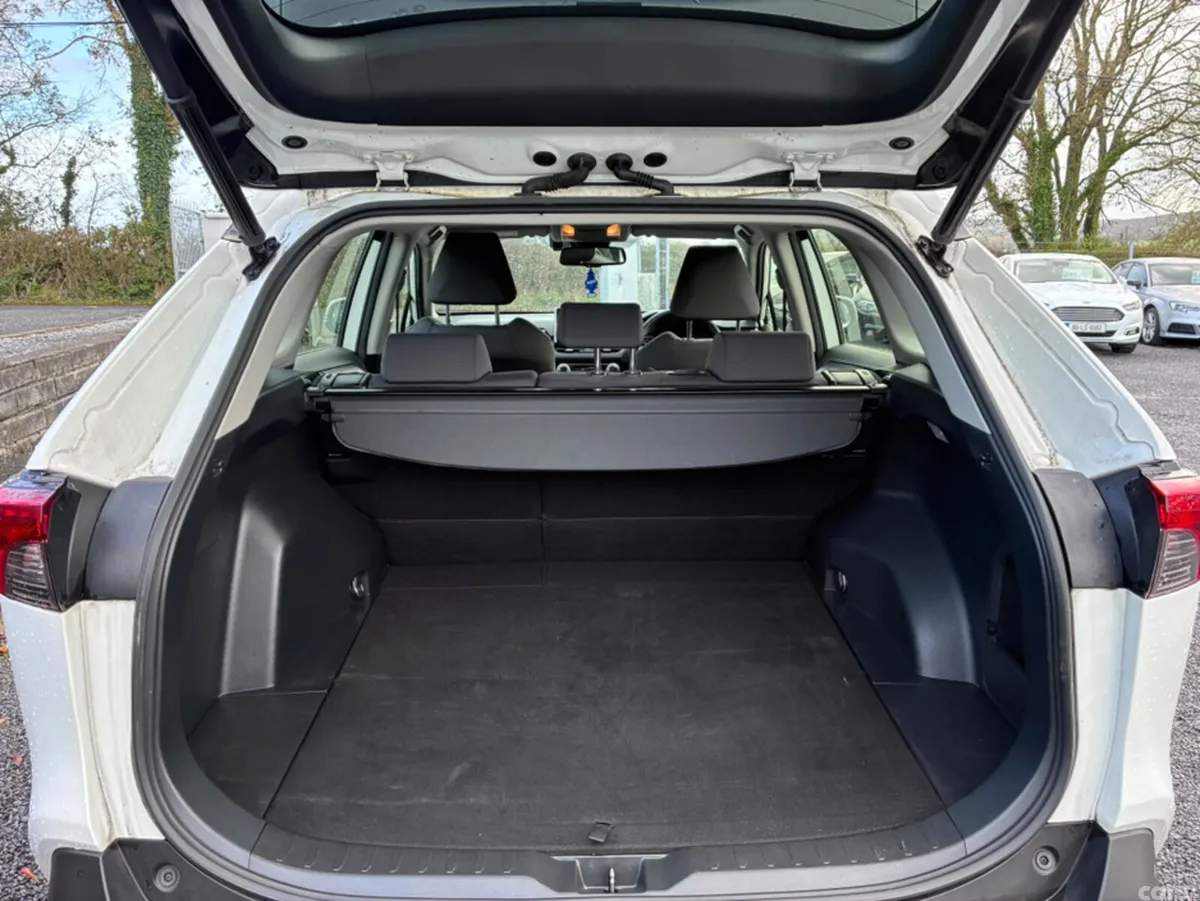 Toyota RAV4 SUV, Petrol Hybrid, 2022, White