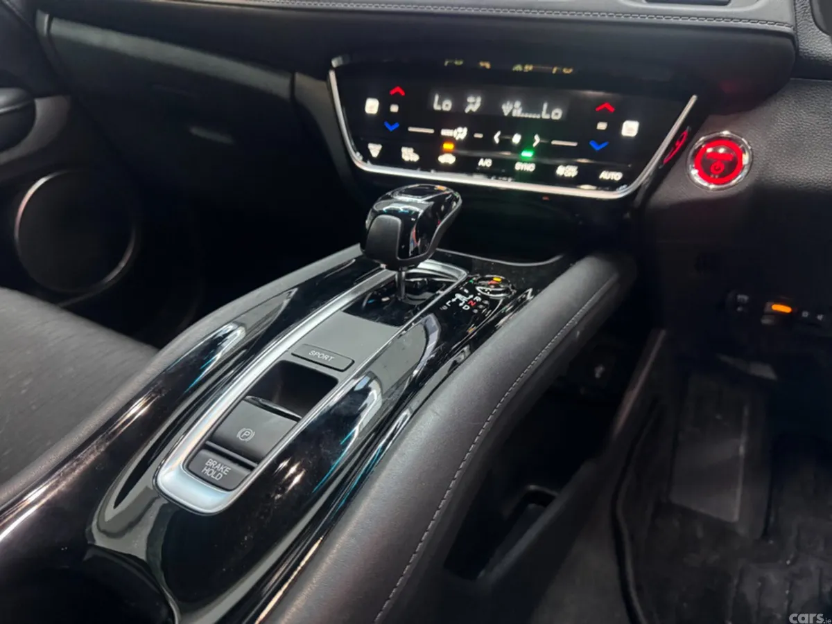 Honda Vezel SUV, Petrol Hybrid, 2020, White