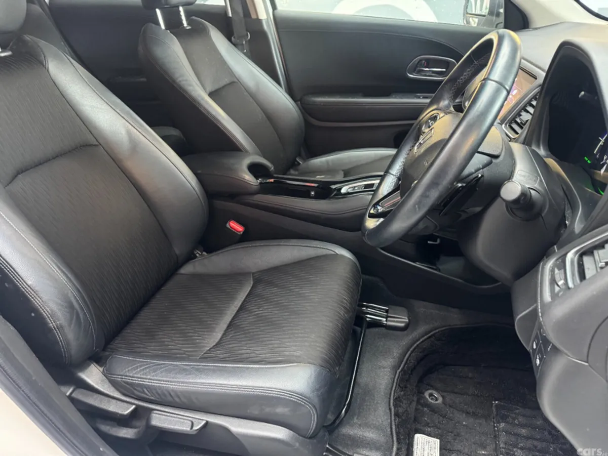 Honda Vezel SUV, Petrol Hybrid, 2020, White