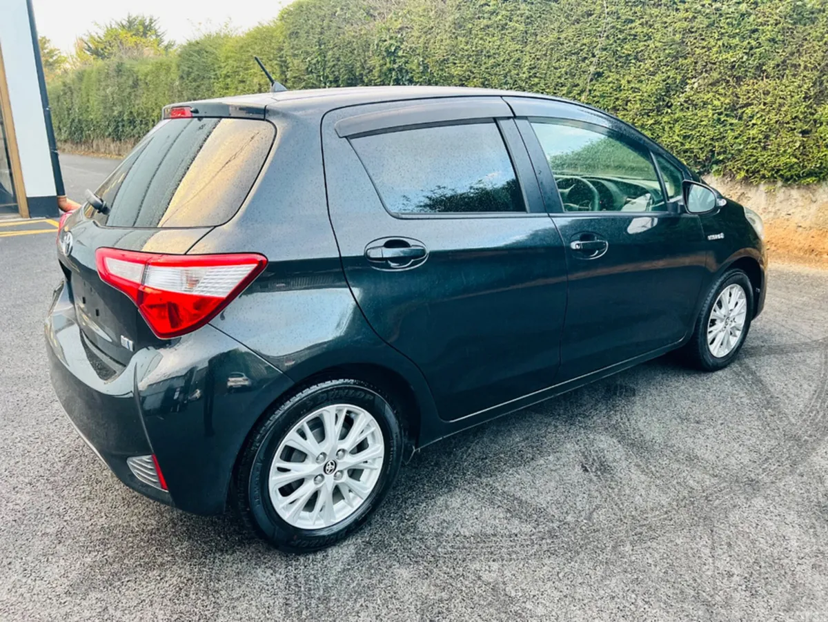 Toyota Yaris Hatchback, Petrol Hybrid, 2017, Black