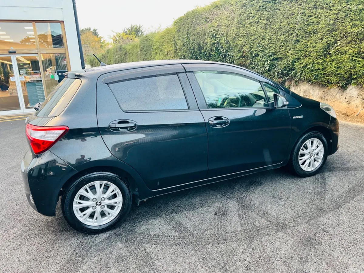Toyota Yaris Hatchback, Petrol Hybrid, 2017, Black