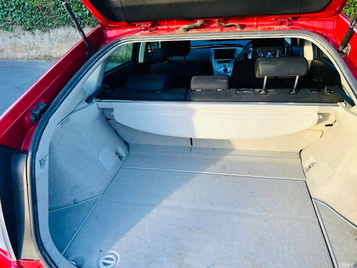 Toyota Prius Hatchback, Petrol Hybrid, 2014, Red