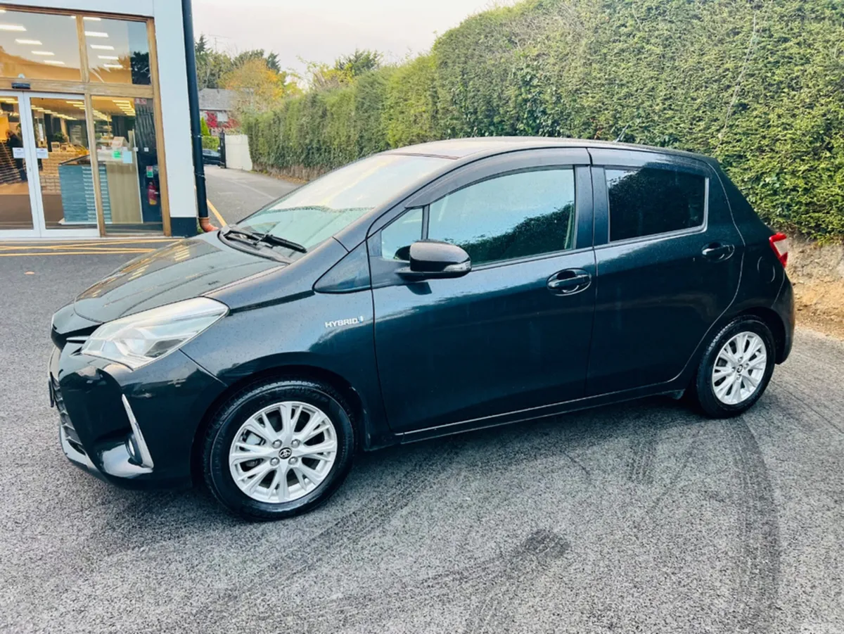 Toyota Yaris Hatchback, Petrol Hybrid, 2017, Black