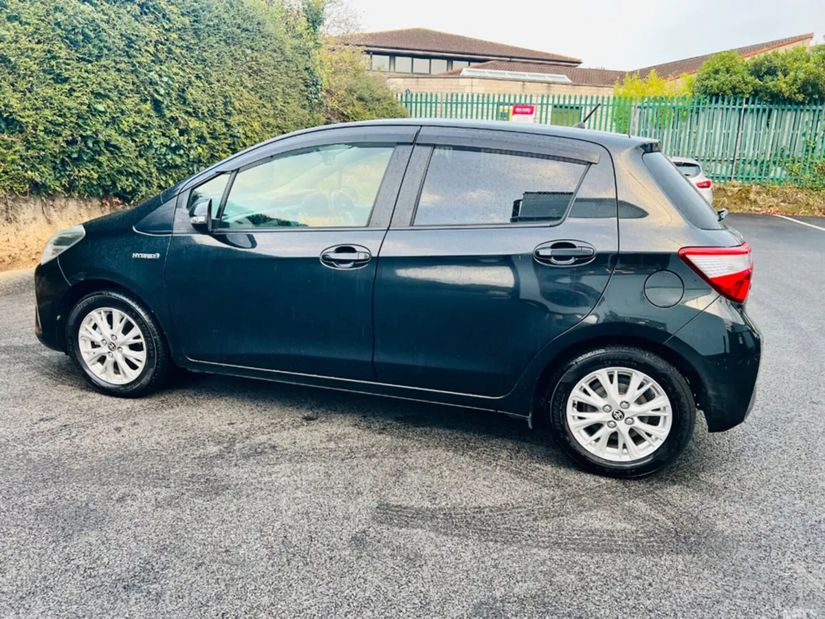 Toyota Yaris Hatchback, Petrol Hybrid, 2017, Black