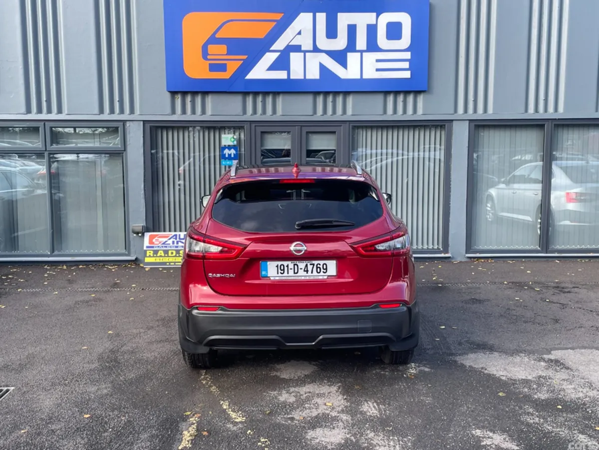 Nissan Qashqai MPV, Diesel, 2019, Red