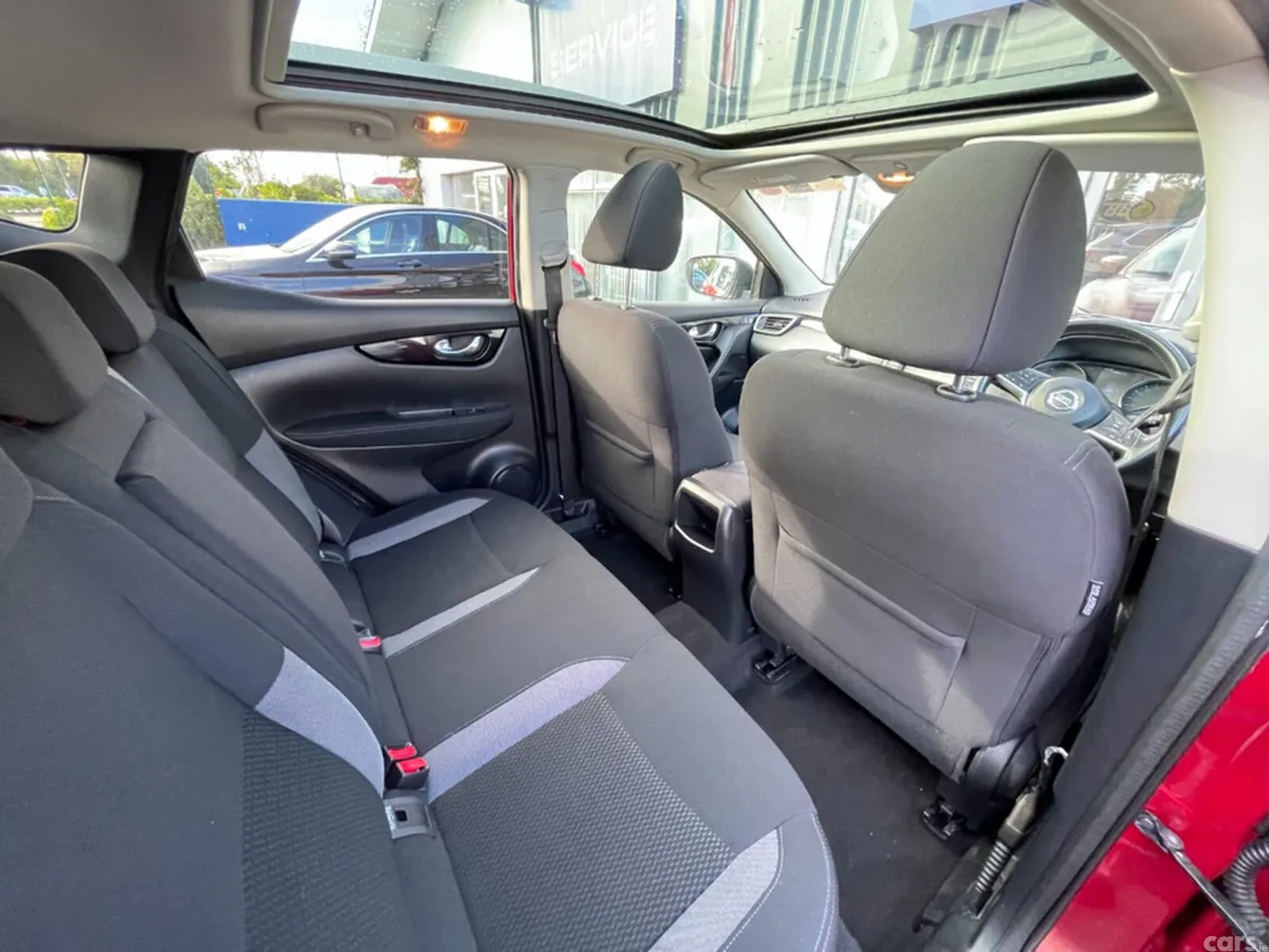 Nissan Qashqai MPV, Diesel, 2019, Red