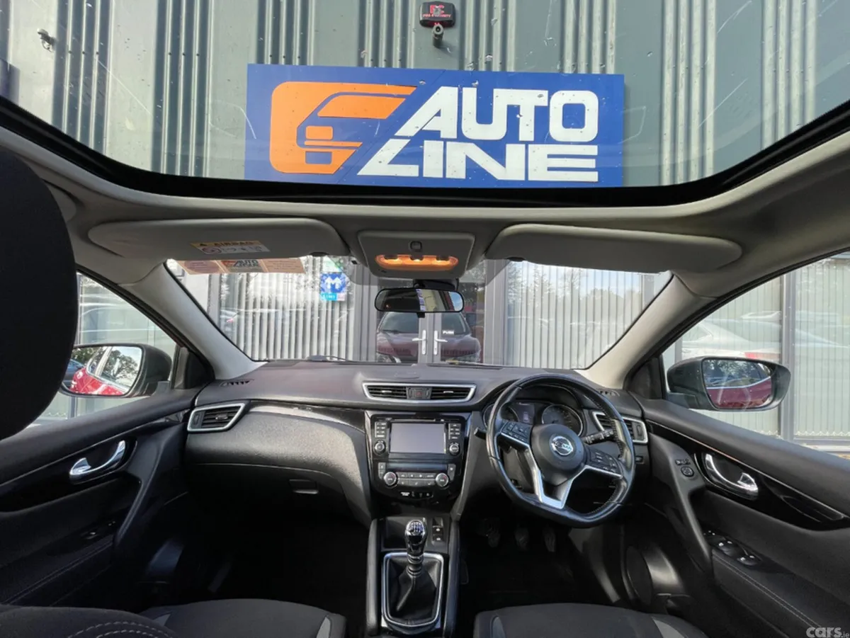 Nissan Qashqai MPV, Diesel, 2019, Red
