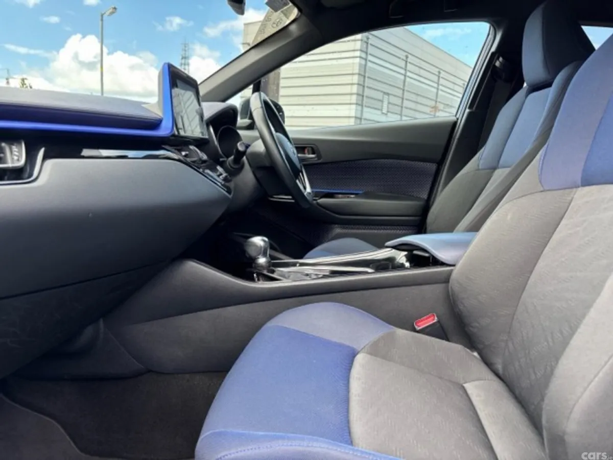 Toyota C-HR SUV, Petrol Hybrid, 2018, Silver