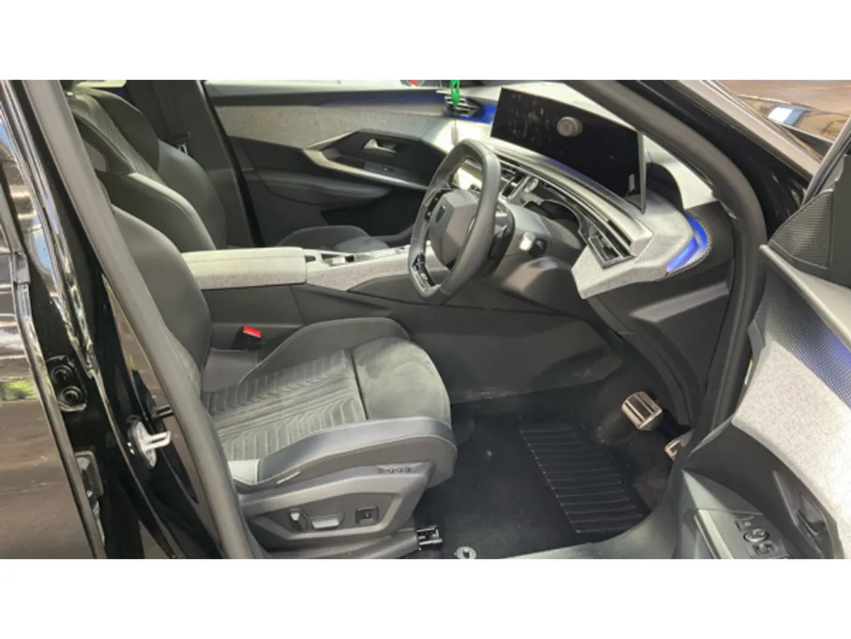 Peugeot 5008 SUV, Electric, 2025, Black