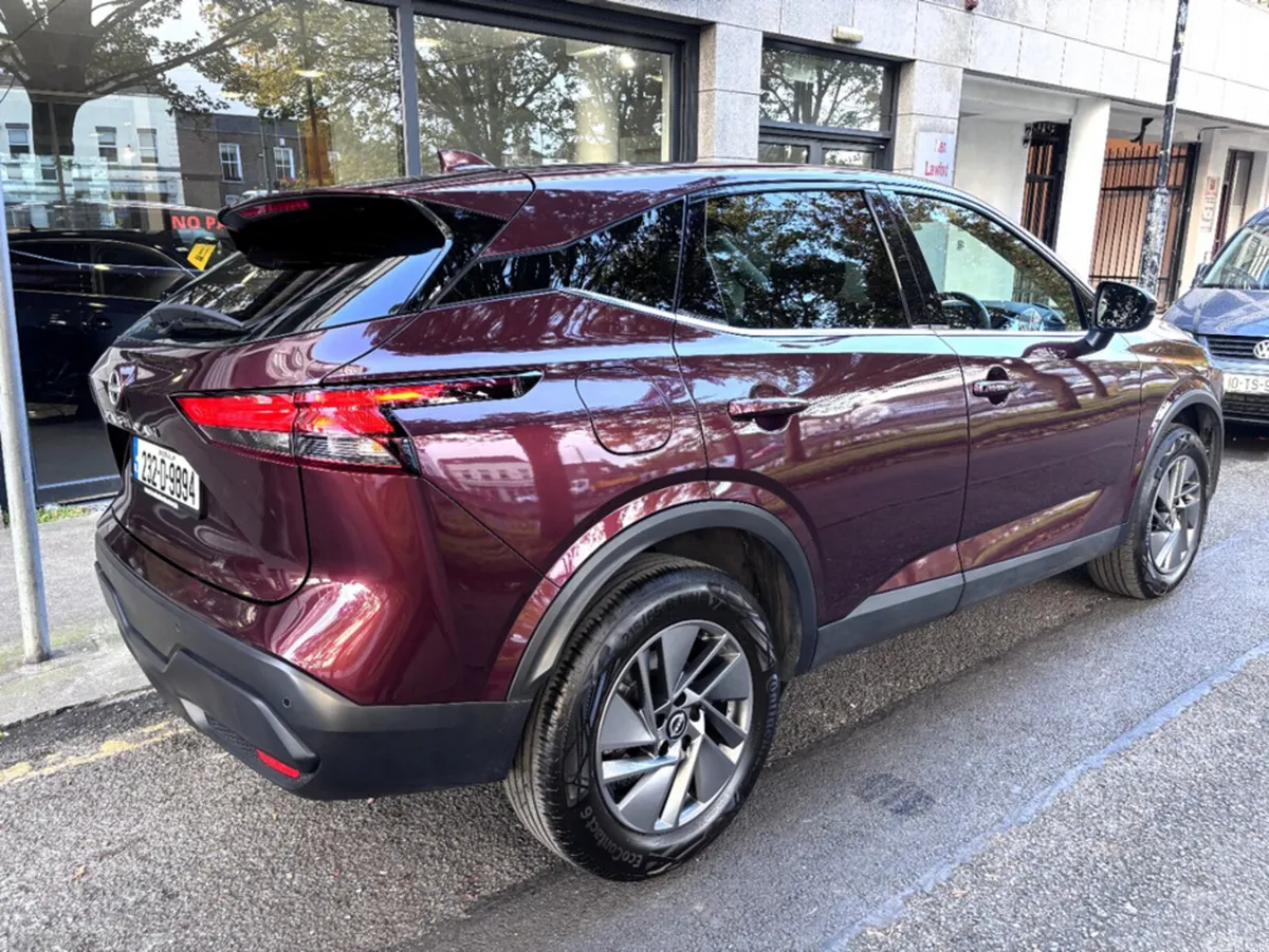 Nissan Qashqai MPV, Petrol, 2023, Red