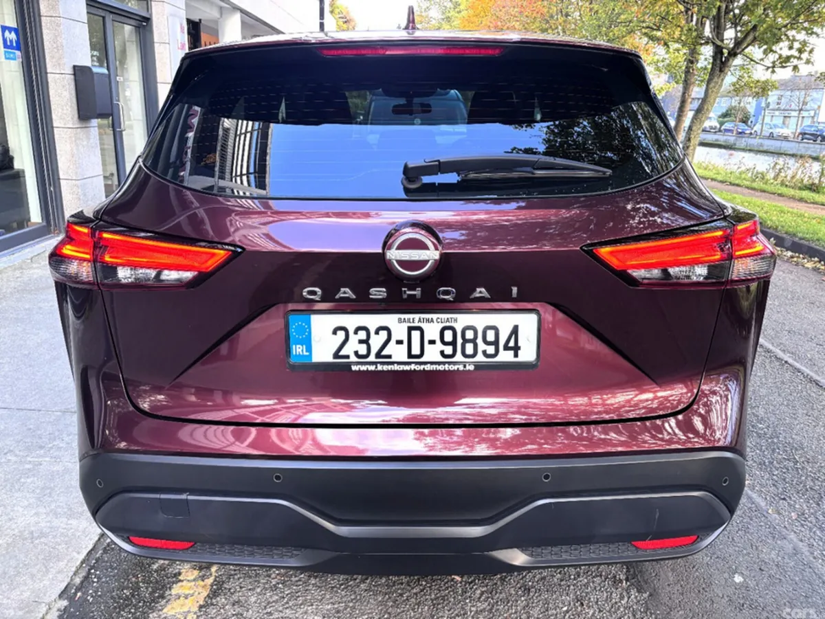 Nissan Qashqai MPV, Petrol, 2023, Red
