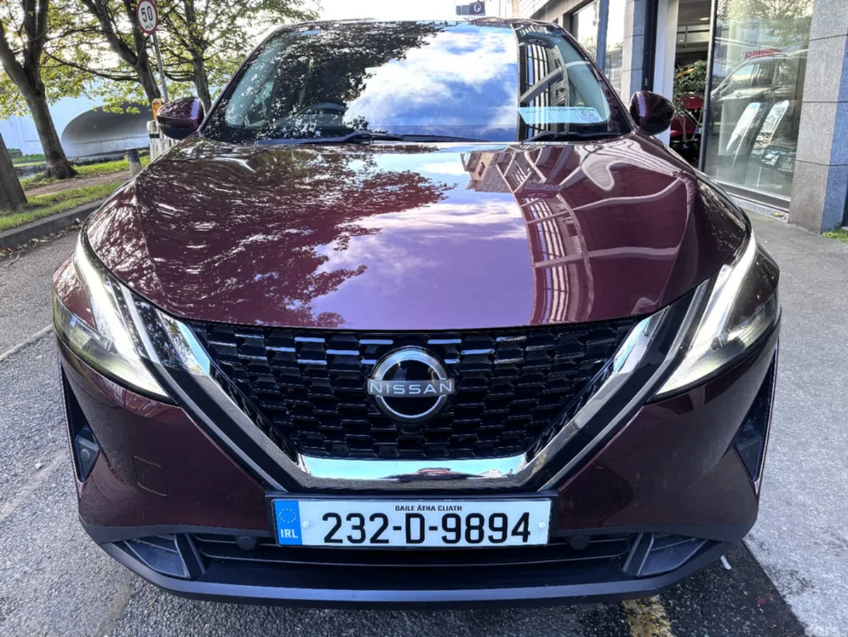 Nissan Qashqai MPV, Petrol, 2023, Red