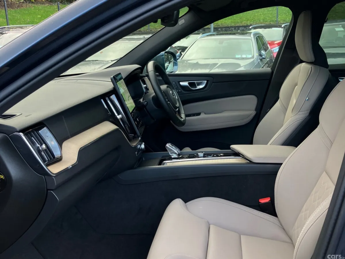 Volvo XC60 SUV, Petrol Plug-in Hybrid, 2025, Blue