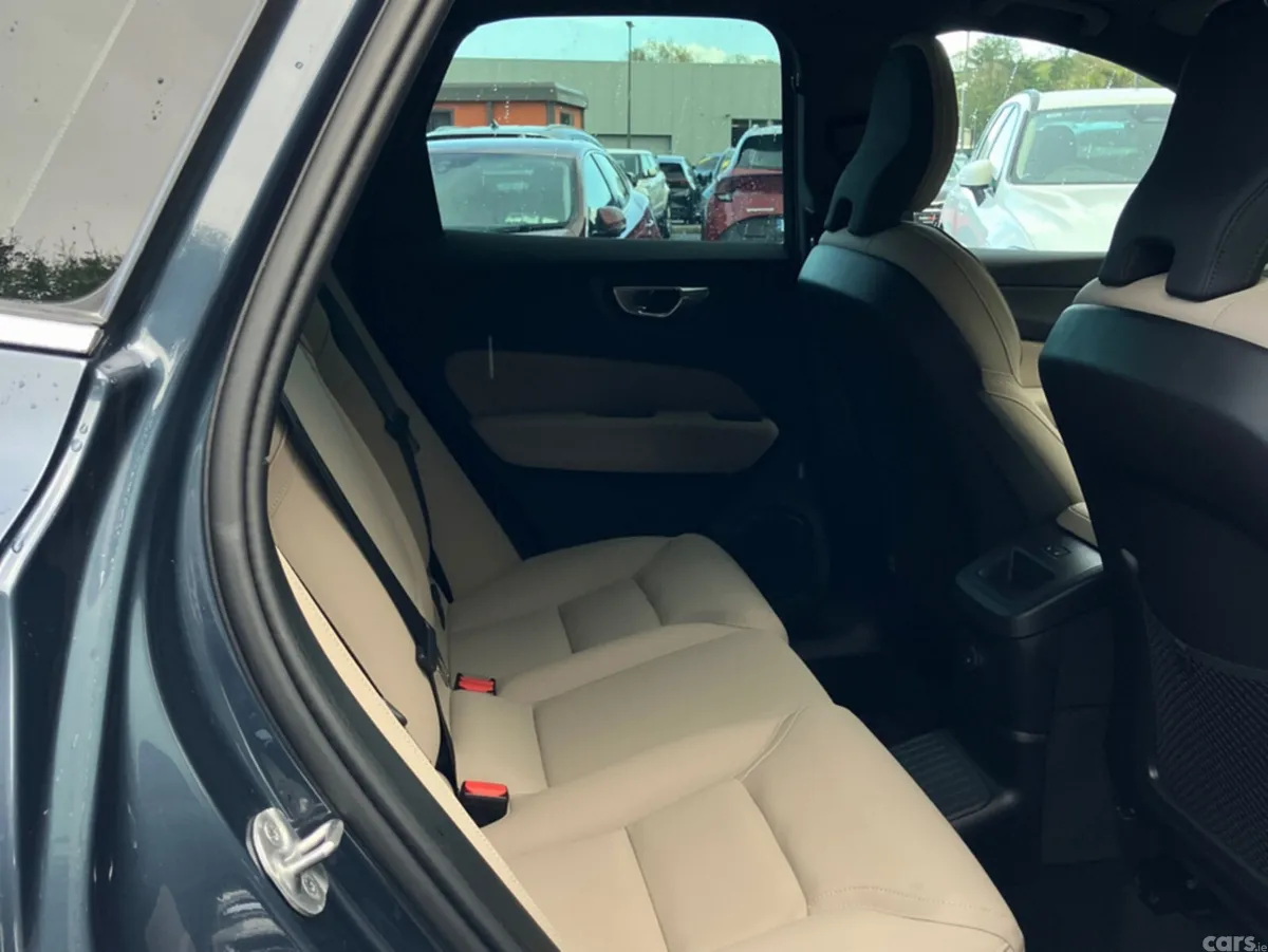 Volvo XC60 SUV, Petrol Plug-in Hybrid, 2025, Blue