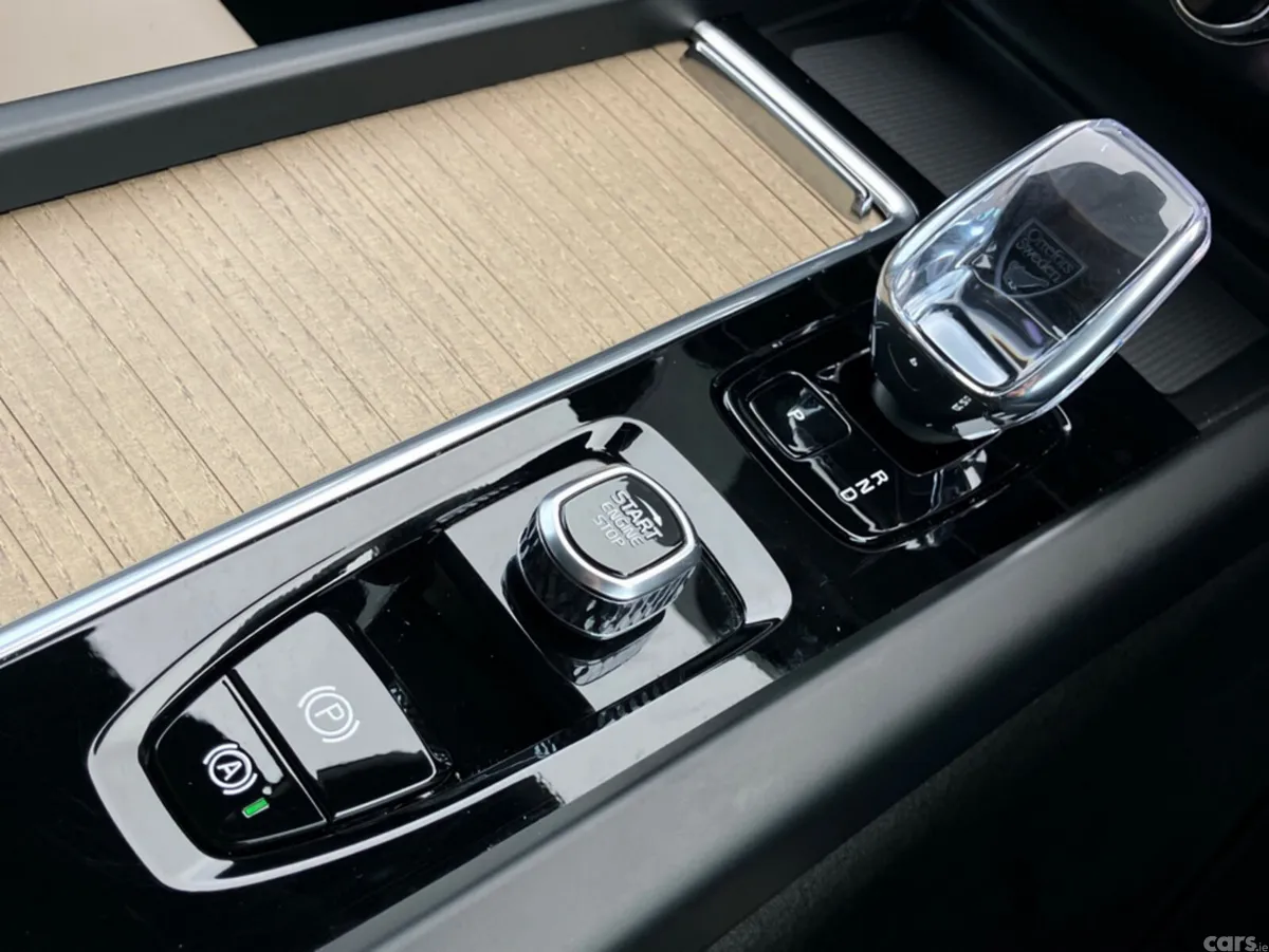 Volvo XC60 SUV, Petrol Plug-in Hybrid, 2025, Blue
