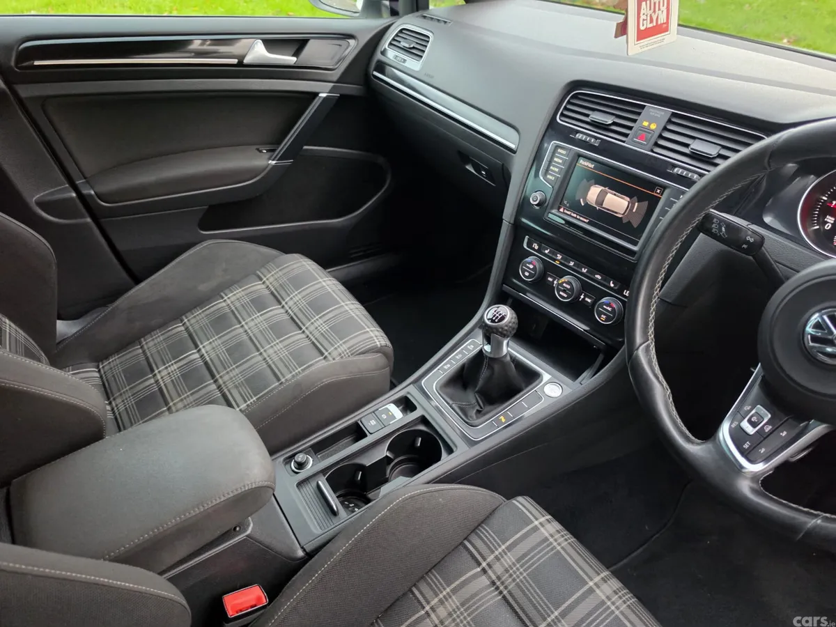 Volkswagen Golf Hatchback, Diesel, 2016, White