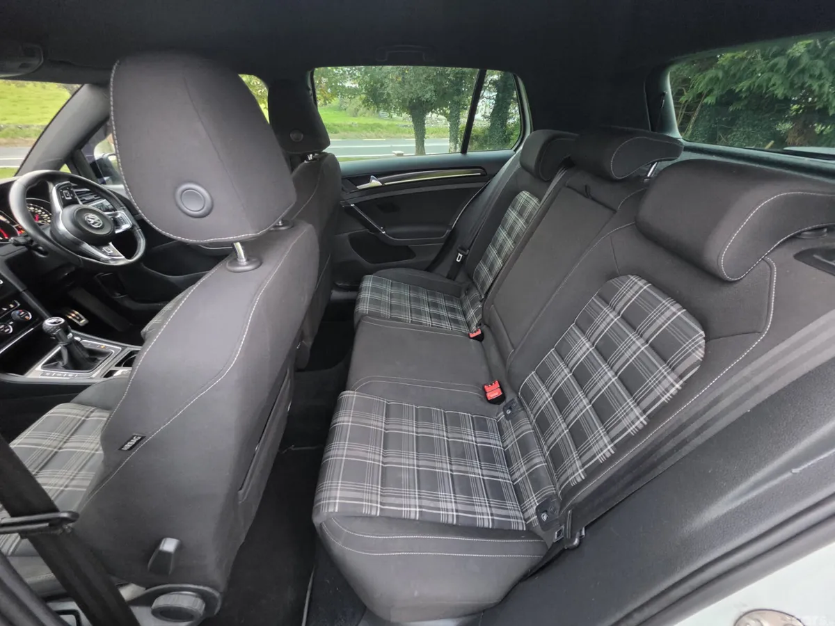 Volkswagen Golf Hatchback, Diesel, 2016, White