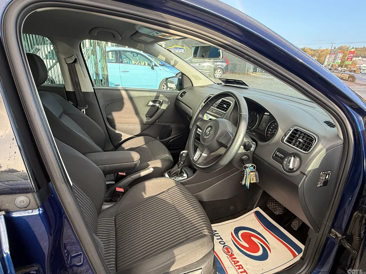 Volkswagen Polo Hatchback, Petrol, 2012, Blue