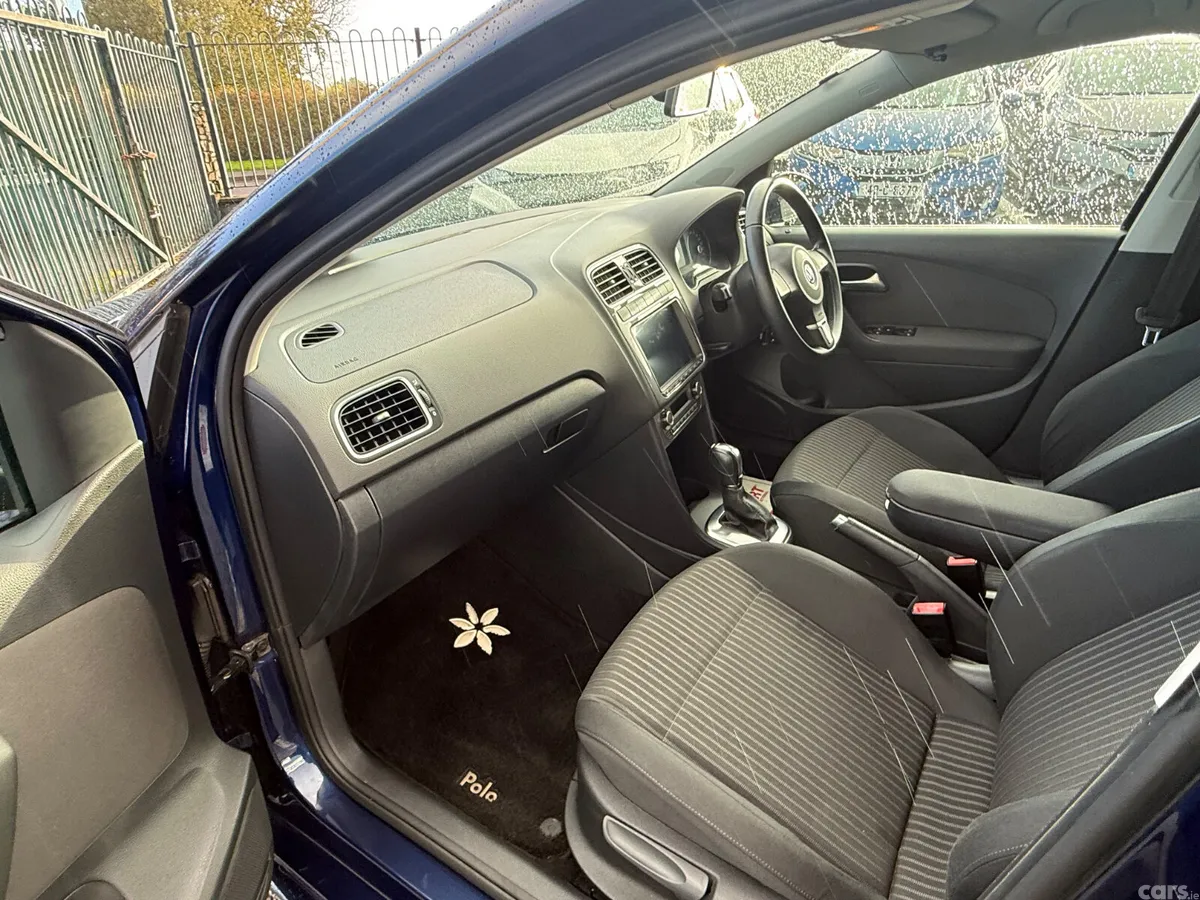 Volkswagen Polo Hatchback, Petrol, 2012, Blue