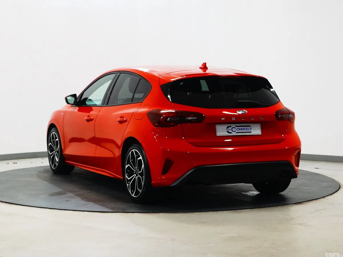Ford Focus Hatchback, Petrol, 2024, Red