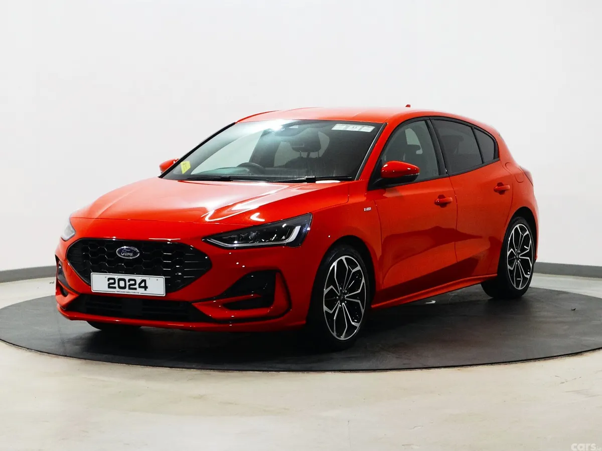 Ford Focus Hatchback, Petrol, 2024, Red