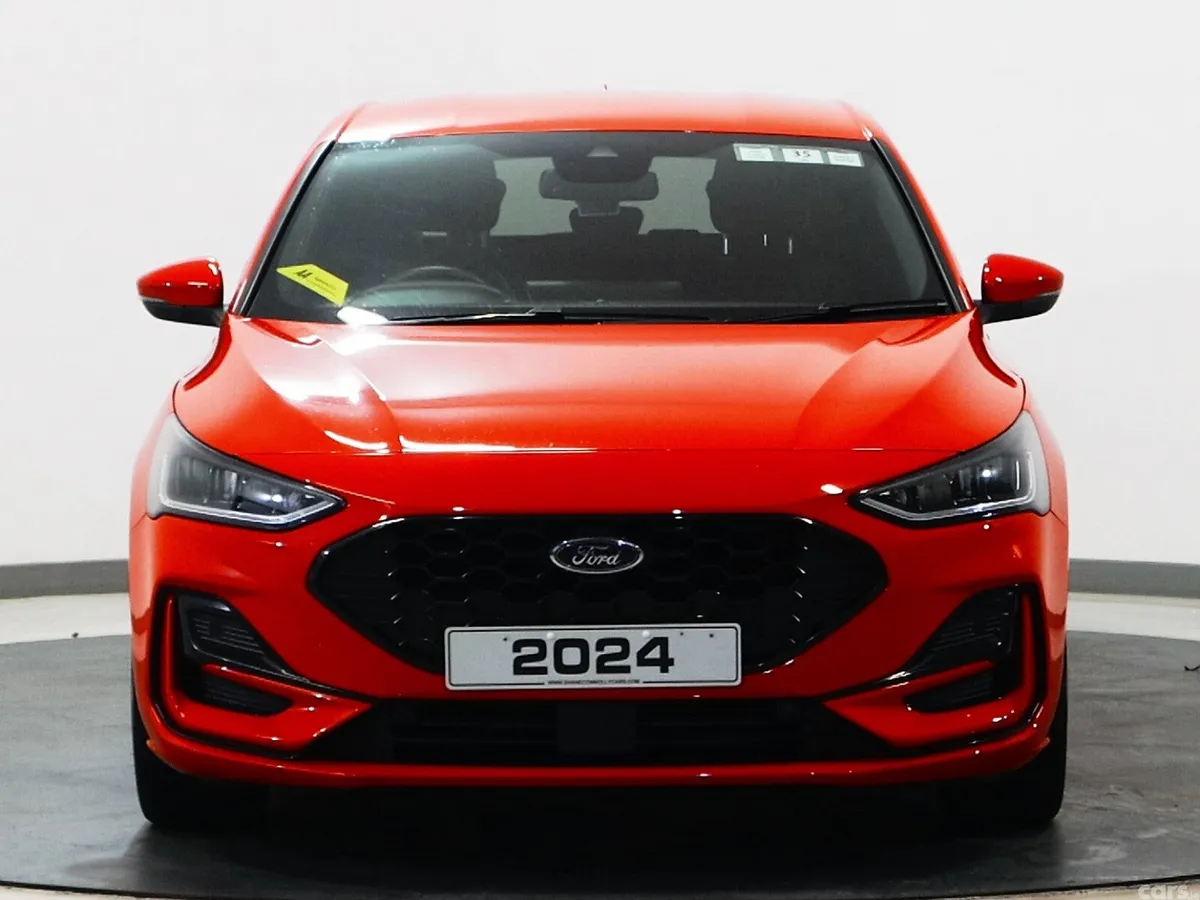 Ford Focus Hatchback, Petrol, 2024, Red