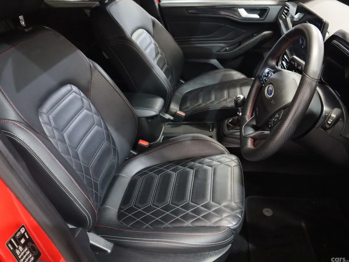 Ford Focus Hatchback, Petrol, 2024, Red