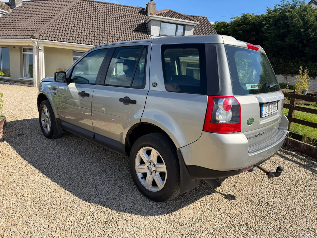 Land Rover Freelander SUV, Diesel, 2010, Gold