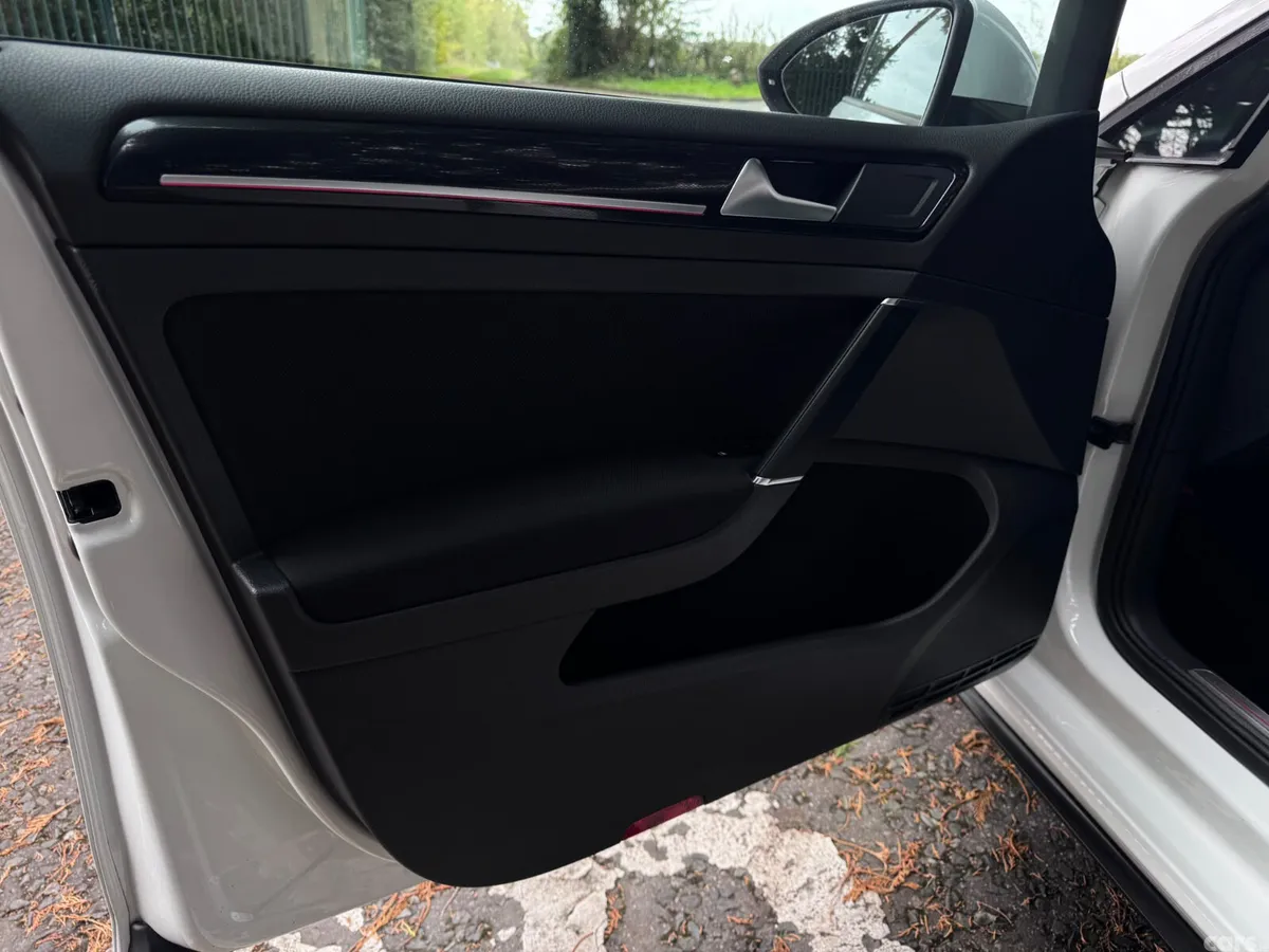 Volkswagen Golf Hatchback, Petrol, 2014, White