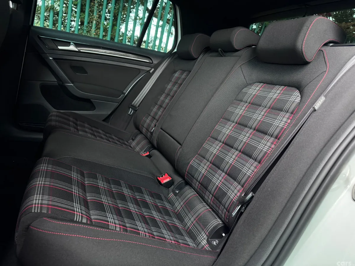Volkswagen Golf Hatchback, Petrol, 2014, White