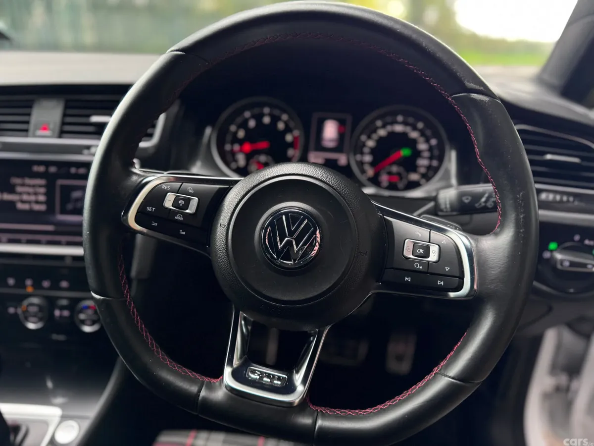 Volkswagen Golf Hatchback, Petrol, 2014, White