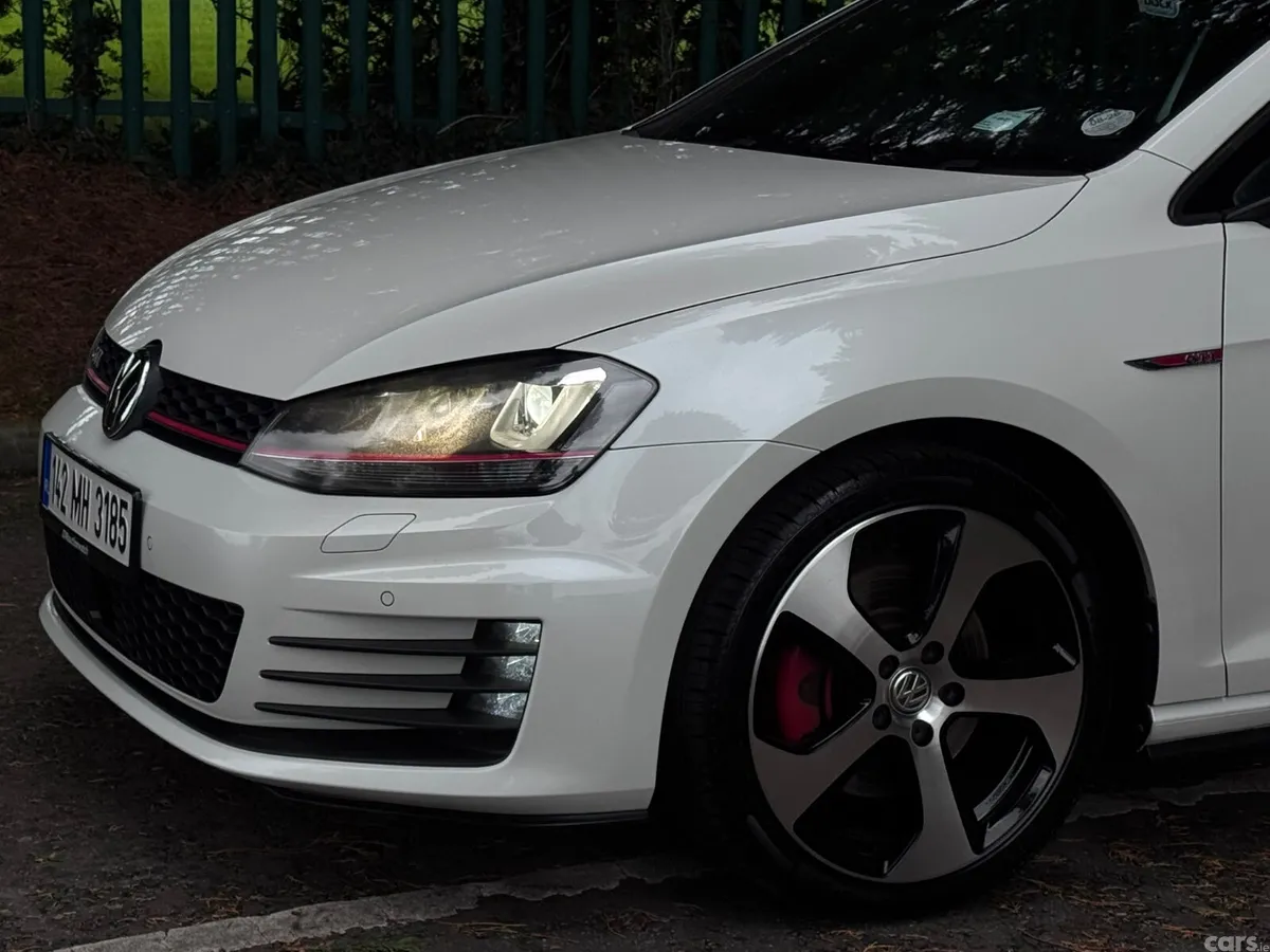 Volkswagen Golf Hatchback, Petrol, 2014, White