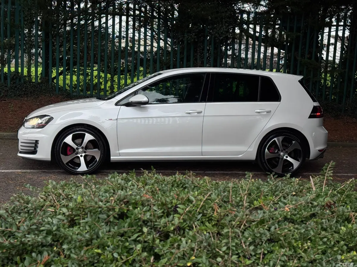 Volkswagen Golf Hatchback, Petrol, 2014, White