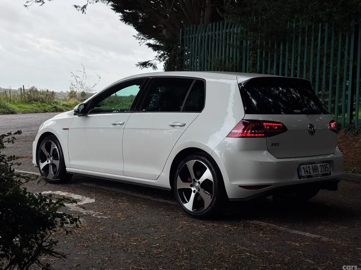 Volkswagen Golf Hatchback, Petrol, 2014, White
