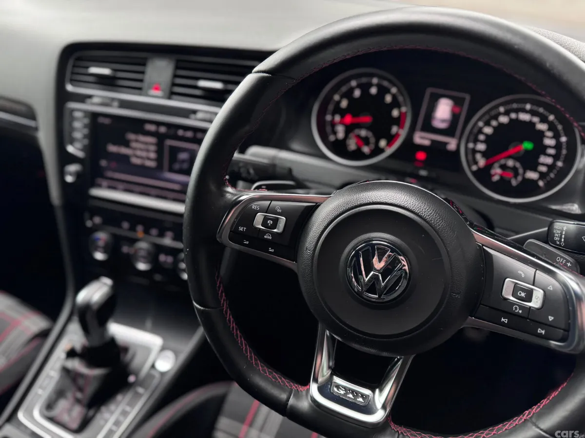 Volkswagen Golf Hatchback, Petrol, 2014, White