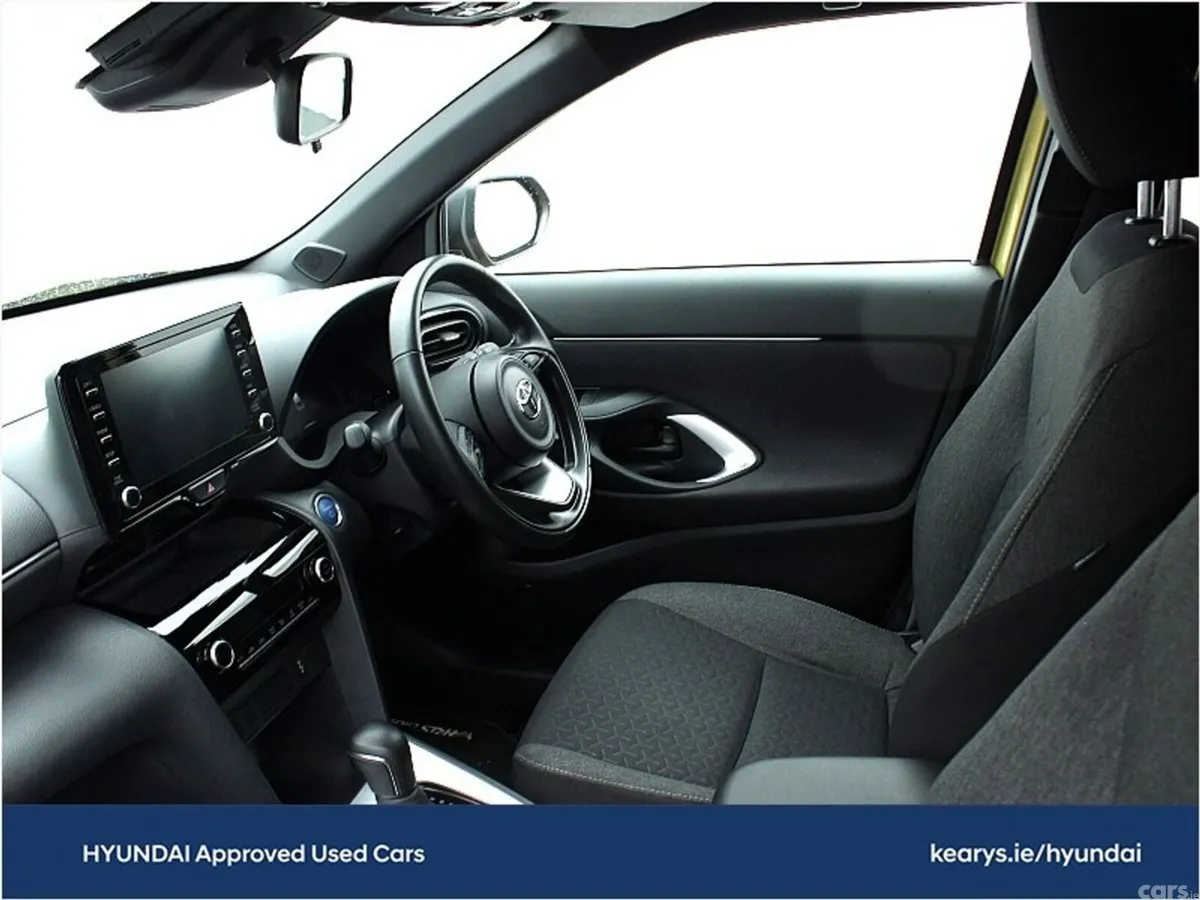 Toyota Yaris Cross Hatchback, Petrol Hybrid, 2024, Yellow
