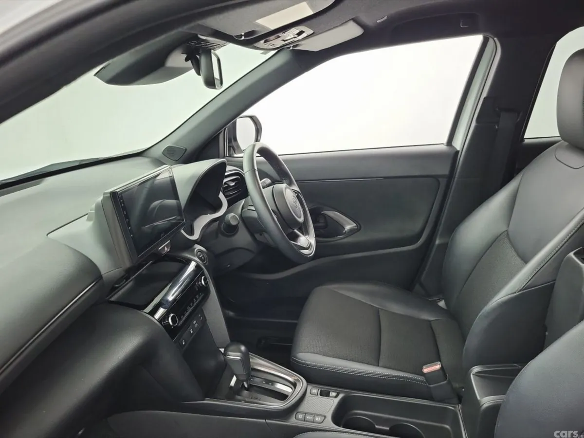 Toyota Yaris Cross SUV, Petrol Hybrid, 2024, White