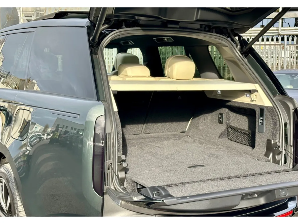 Land Rover Range Rover SUV, Petrol Plug-in Hybrid, 2026, Green